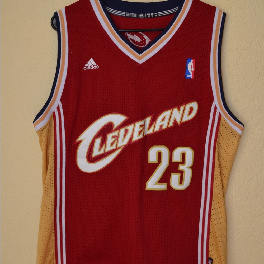 LEBRON JAMES THROWBACK CAVALIERS JERSEY